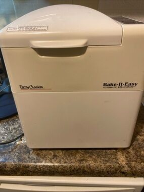 Betty Crocker White Bake-It-Easy Automatic Breadmaker